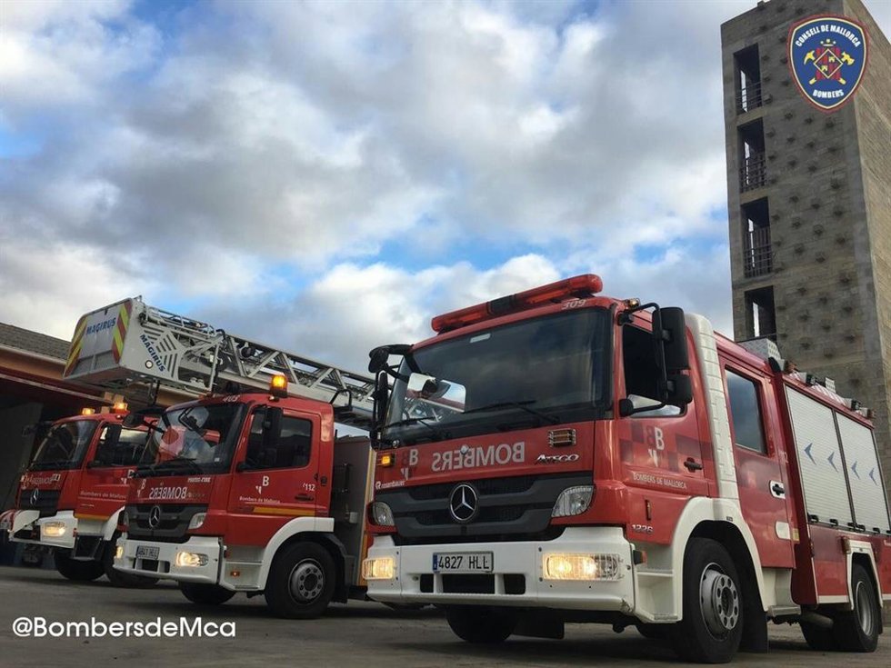 Archivo - Camiones de los Bomberos de Mallorca. Archivo.