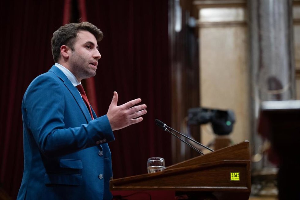 El diputado del PSC en el Parlament Christian Soriano en el pleno del Parlament