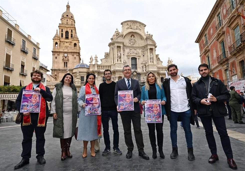 El cartel rinde homenaje a figuras icónicas de la tradición, grupos de carnaval y el Carnaval de las Mascotas