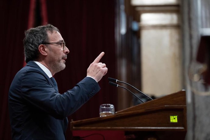 El diputado de Junts en el Parlament Josep Rius, en el pleno de la Cámara catalana, a 28 de enero de 2025, en Barcelona (Catalunya)