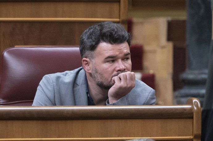 Archivo - El portavoz de ERC en el Congreso, Gabriel Rufián, durante una sesión plenaria