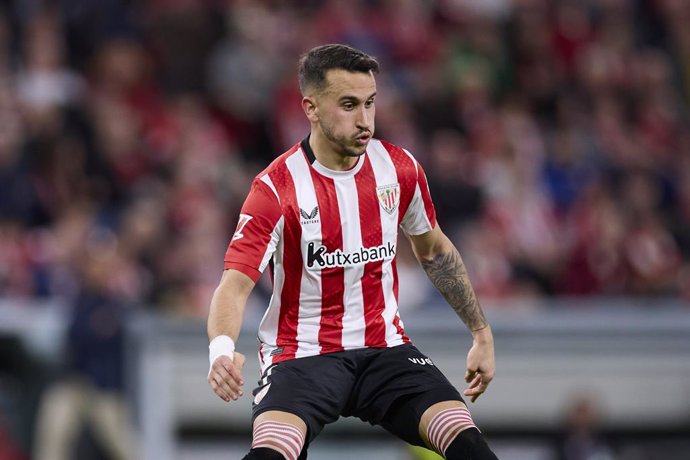 Alex Berenguer of Athletic Club looks on during the LaLiga EA Sports match between Athletic Club and CD Leganes at San Mames on January 26, 2025, in Bilbao, Spain.