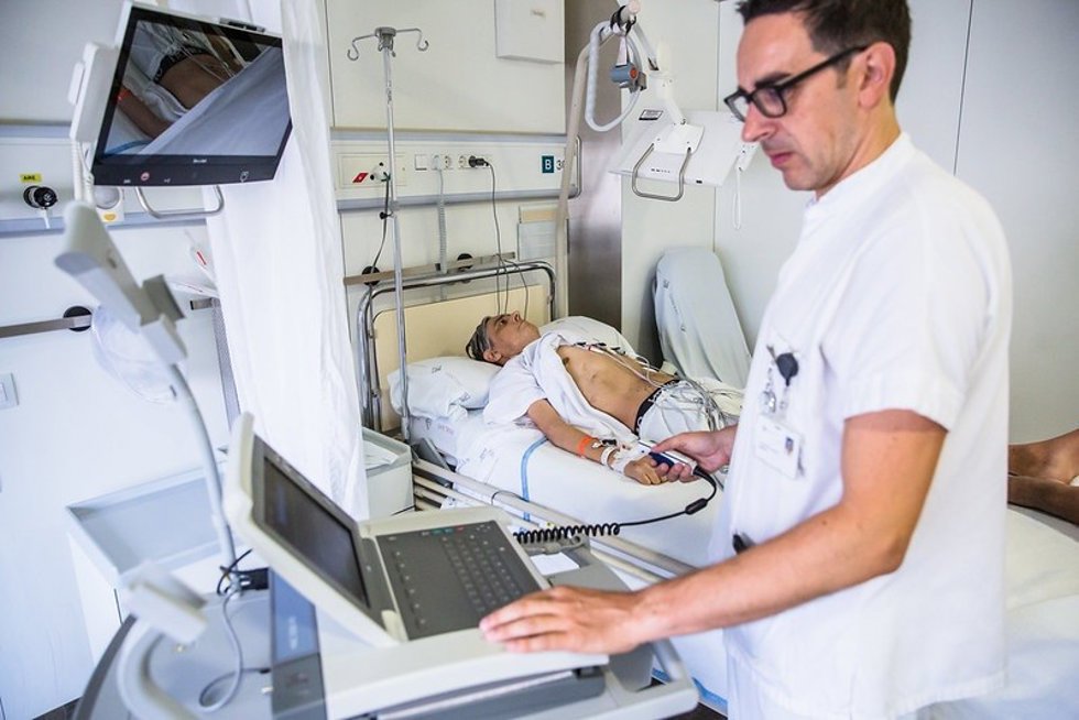 Imagen de un profesional de Enfermería trabajando
