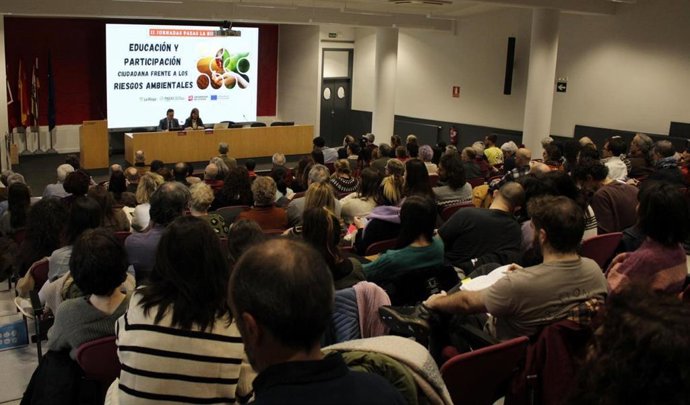 Agricultura resalta la "necesidad de transmitir y compartir información para reducir los riesgos ambientales"