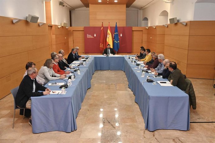 El Presidente De La Comunidad, Fernando López Miras, Preside La Reunión Con Responsables De La Federación De Cooperativas Agrarias De Murcia (Fecoam)