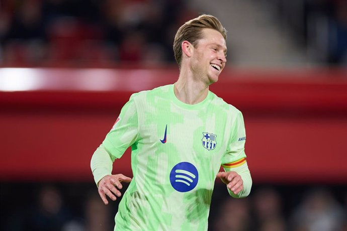 Archivo - Frenkie de Jong of FC Barcelona celebrates after scoring goal during the LaLiga EA Sports match between RCD Mallorca and FC Barcelona at Son Moix on December 3, 2024, in Palma, Spain.