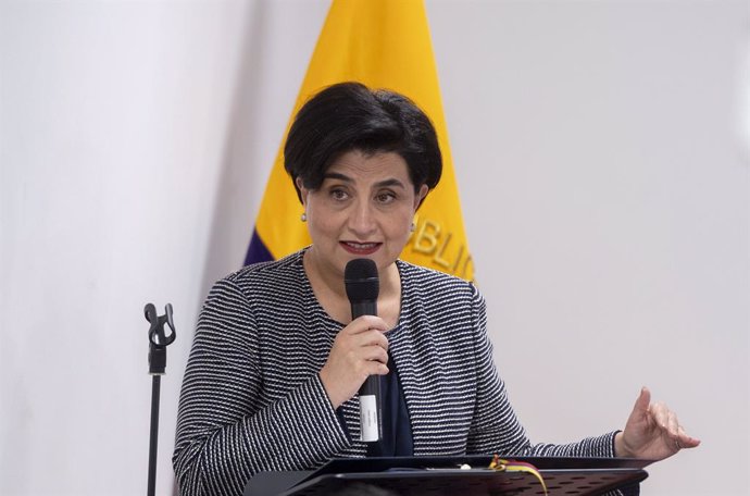 Archivo - La ministra de Relaciones Exteriores del Ecuador, Gabriela Sommerfeld, durante la presentación del Programa Piloto para la renovación online de licencias de conducir ecuatorianas en España, en el Centro Cultural Ecuatoriano en Madrid, a 10 de di