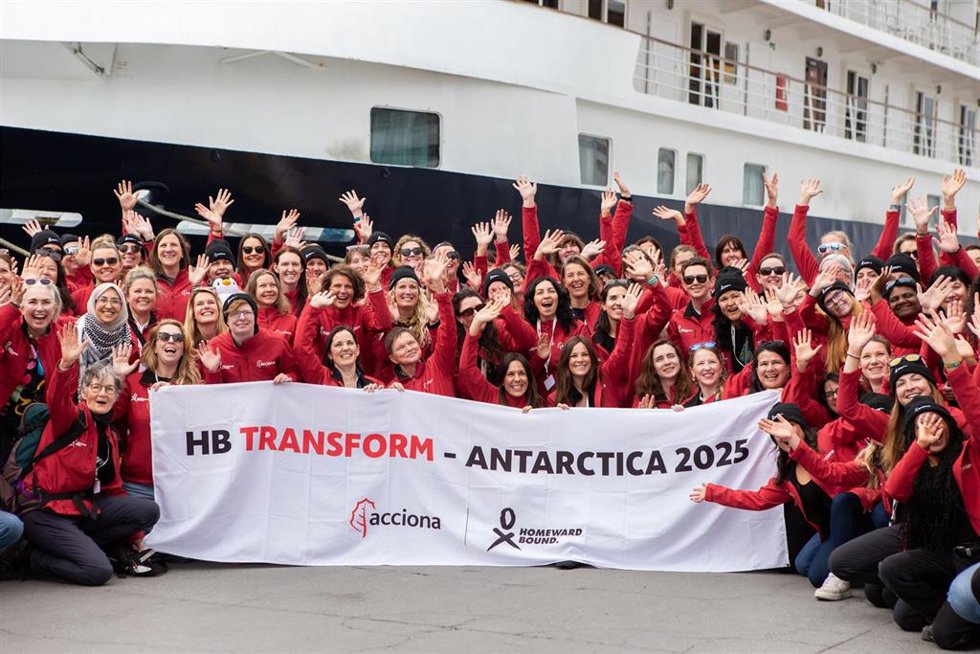 La expedición a la Antártida 'Homeward Bound 8' zarpa con 124 mujeres científicas y tecnólogas a bordo