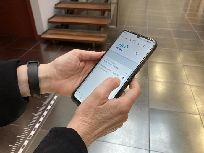 Ahots bidezko itzulpenak egin daitezke Elia Elhuyarren itzultzaile automatikoan