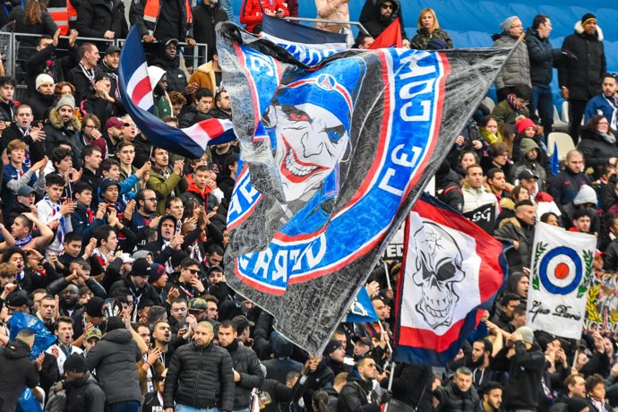 Archivo - Los aficionados del Paris Saint-Germain animan a su equipo.