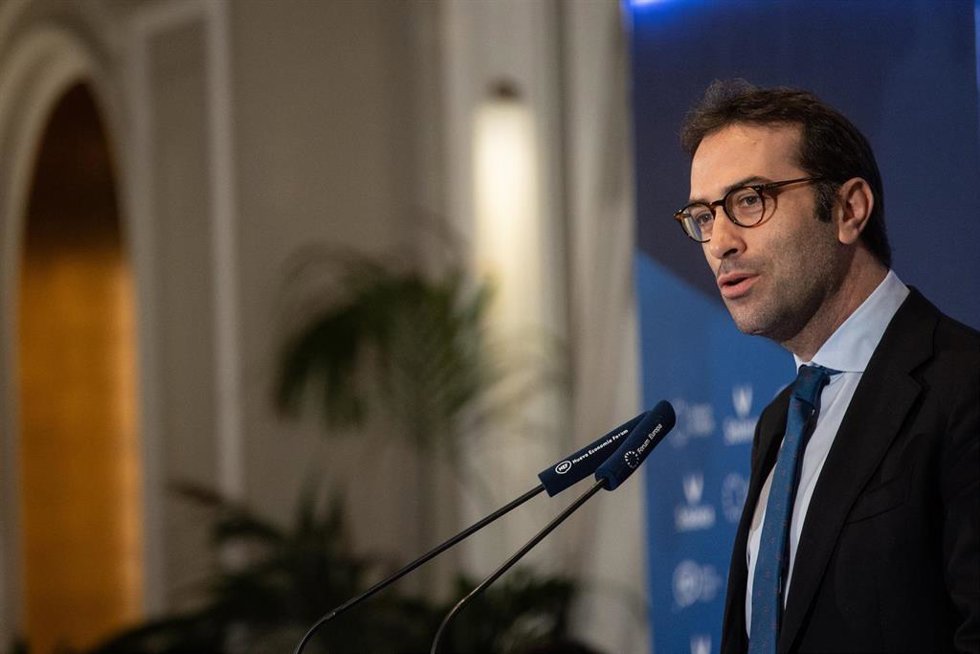El ministro de Economía, Comercio y Empresa, Carlos Cuerpo, interviene durante un desayuno informativo organizado por Fórum Europa, en el Hotel Mandarin Oriental Ritz, a 29 de enero de 2025, en Madrid (España).