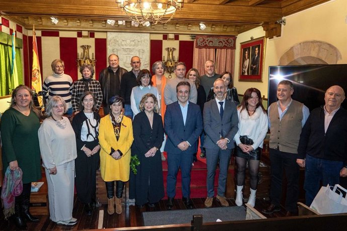 Camargo rinde homenaje a los 11 maestros y profesores jubilados en 2024 y les traslada su "gratitud y admiración"
