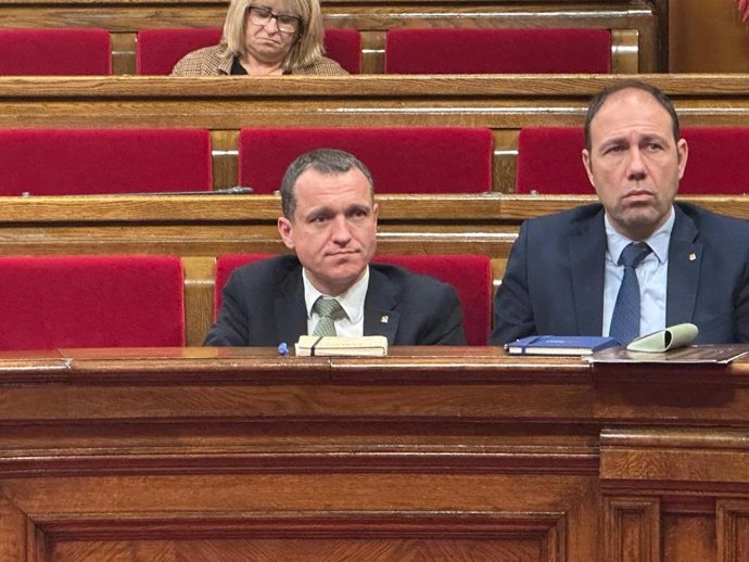 El conseller de Agricultura, Ganadería, Pesca y Alimentación de la Generalitat, Òscar Ordeig, en el pleno de este miércoles