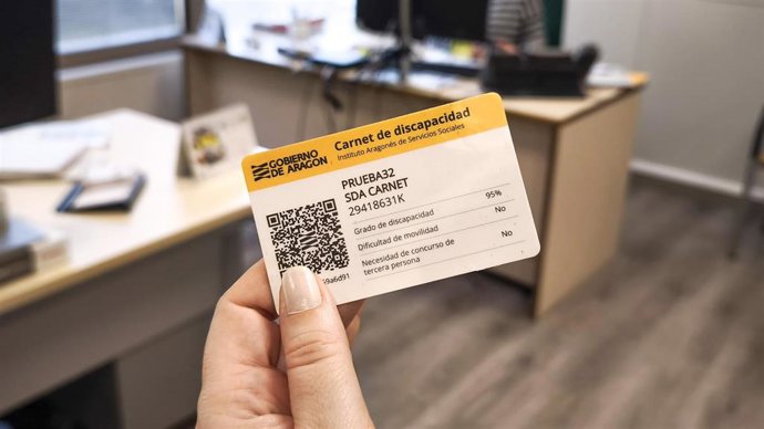 Este es el carnet que ha comenzado a distribuirse y que convivirá con el anterior modelo.