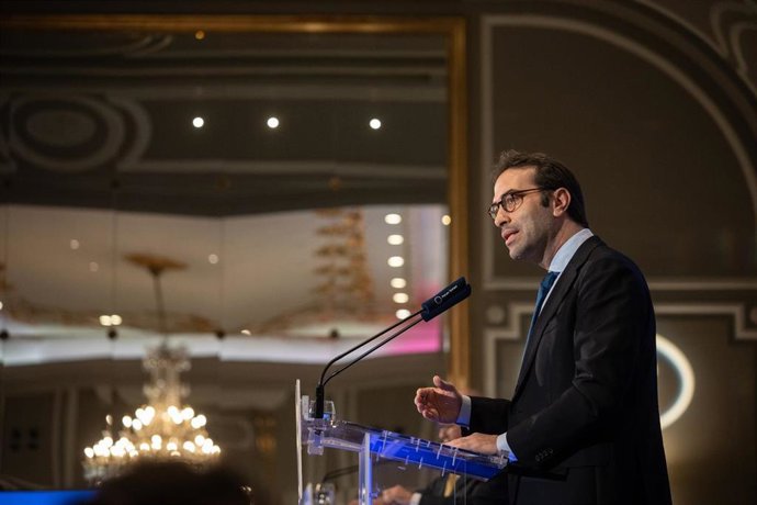 El ministro de Economía, Comercio y Empresa, Carlos Cuerpo, interviene durante un desayuno informativo organizado por Fórum Europa, en el Hotel Mandarin Oriental Ritz, a 29 de enero de 2025, en Madrid (España).