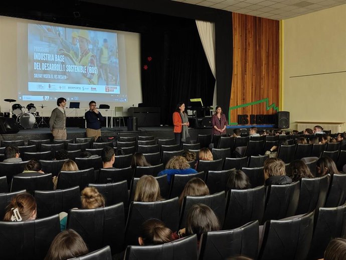 Reunión de alumnos de Secundaria con Solvay