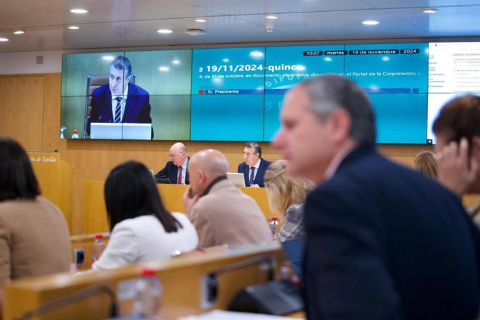 Archivo - Imagen de archivo de un pleno en la Diputación de Sevilla. 