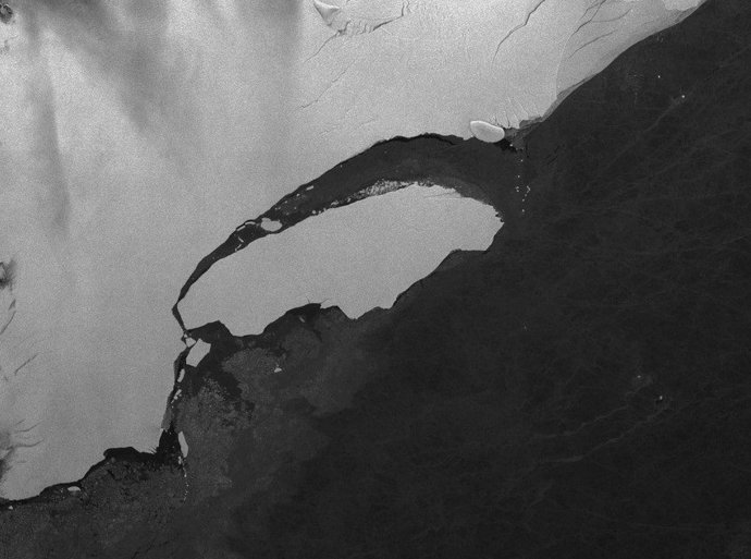 Iceberg desprendido de una plataforma de hielo en la Antártida