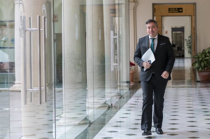 El delegado territorial de Economía, Hacienda, Fondos Europeos y de Industria, Energía y Minas en Granada de la Junta en Granada, Gumersindo Fernández