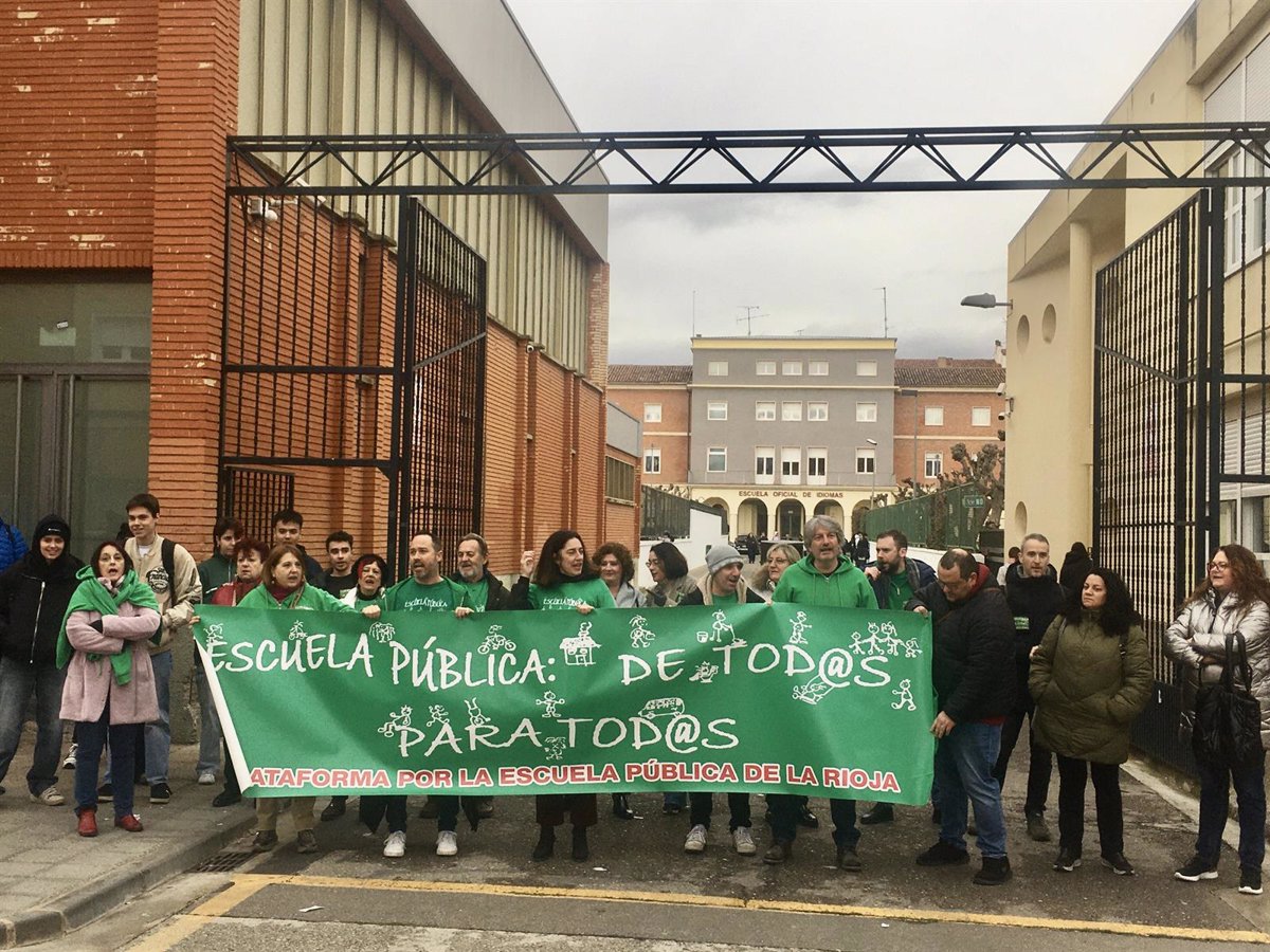 El Frente de Estudiantes y la Plataforma por la Educación Pública se manifiestan en Calahorra pidiendo más recursos