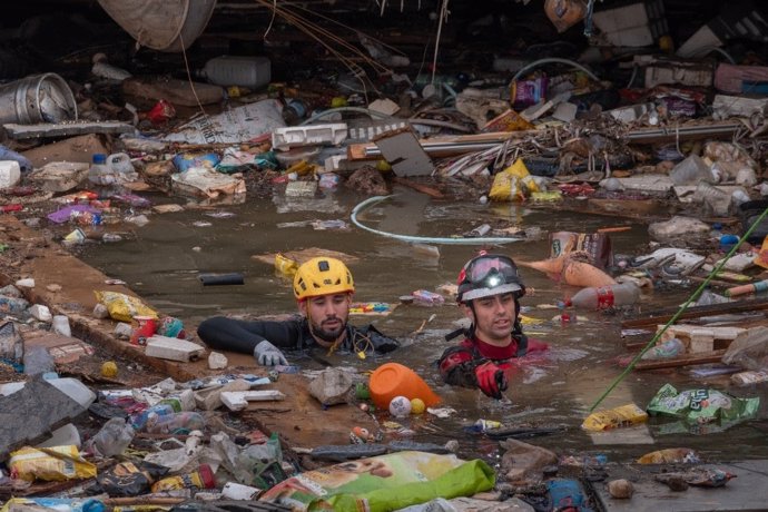 Greenpeace denuncia que más de 2,7 millones de personas viven en zonas inundables y que se sigue construyendo en ellas.