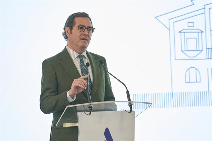 Archivo - El presidente de CEOE, Antonio Garamendi, en una imagen de archivo 