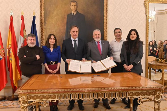 Ayuntamiento de Salamanca triplica su aportación para la organización de la Semana Santa, que supera los 90.000 euros .