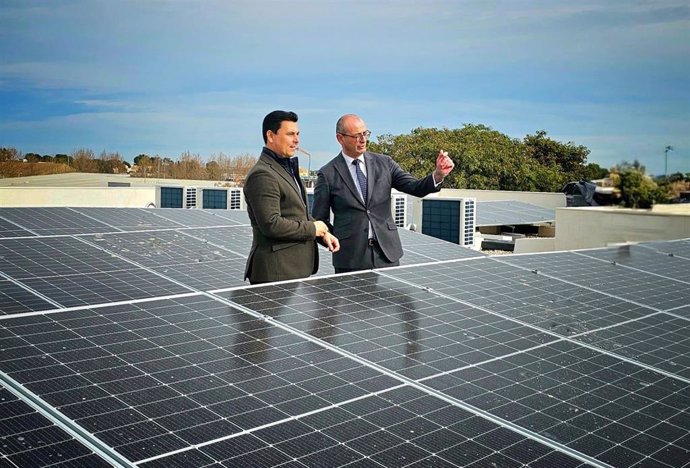 El consejero de Educación y Formación Profesional, Víctor Marín, y el alcalde de San Javier, José Miguel Luengo, visitaron las obras de ampliación del IES Mar Menor