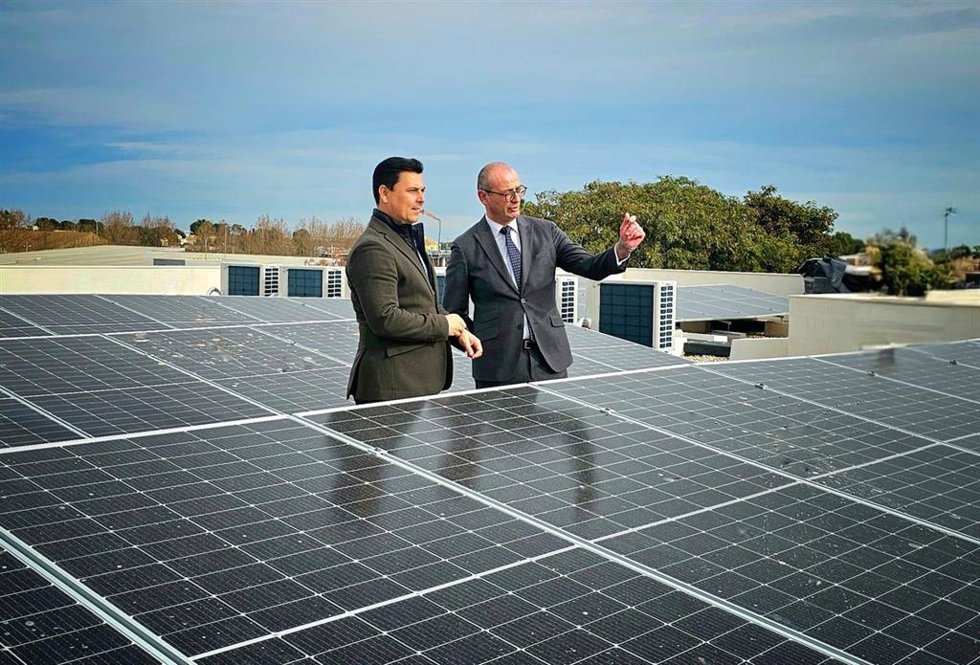 El consejero de Educación y Formación Profesional, Víctor Marín, y el alcalde de San Javier, José Miguel Luengo, visitaron las obras de ampliación del IES Mar Menor