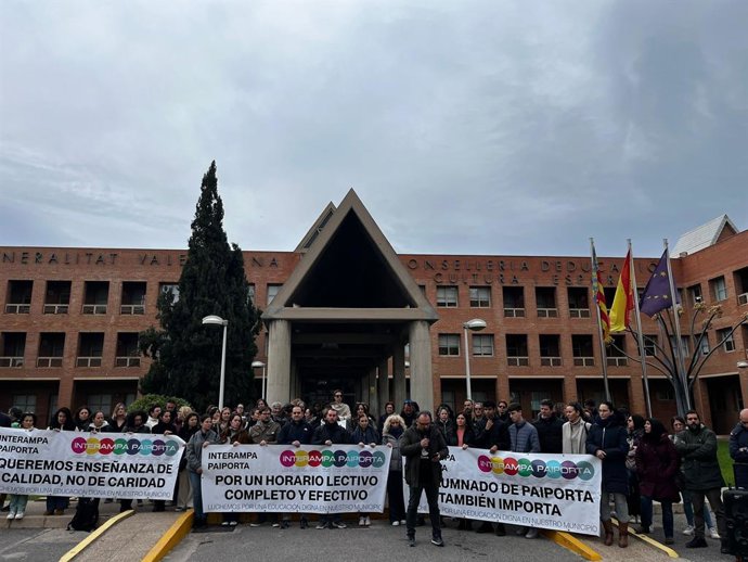 Protesta de les AMPA davant de la Conselleria d'Educació