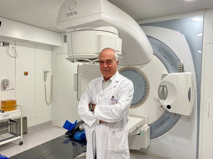 Archivo - Se cumplen 20 años de la curación del primer cáncer de pulmón con radiocirugía extracerebral en Vithas Valencia Consuelo