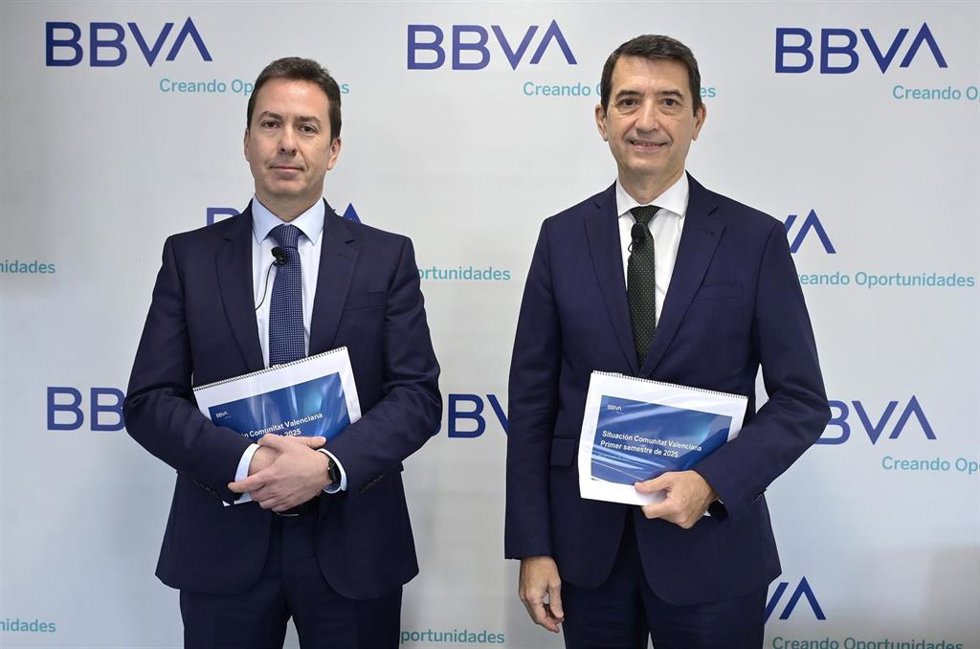José Manuel Mieres, Director Territorial Este de BBVA y Rafael Domenech, responsable de Analís Económico de BBVA Research