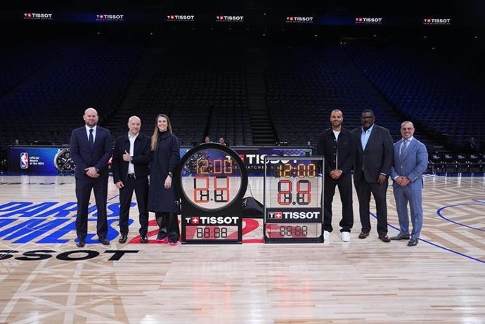 La marca relojera suiza Tissot renueva su acuerdo con la NBA y presenta un nuevo reloj de posesión.