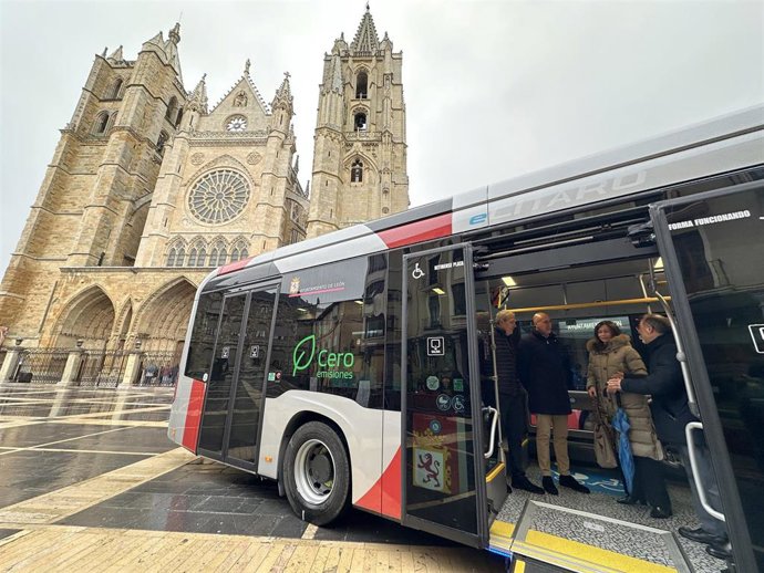 Presentación de los nuevos autobuses de León.