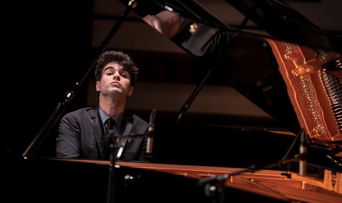 Elia Cecino ganador del Premio Iturbi de piano de la Diputació en 2023.