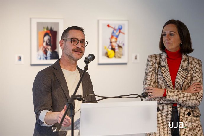 Inauguración de la exposición fotográfica 'No más collares de macarrones'.