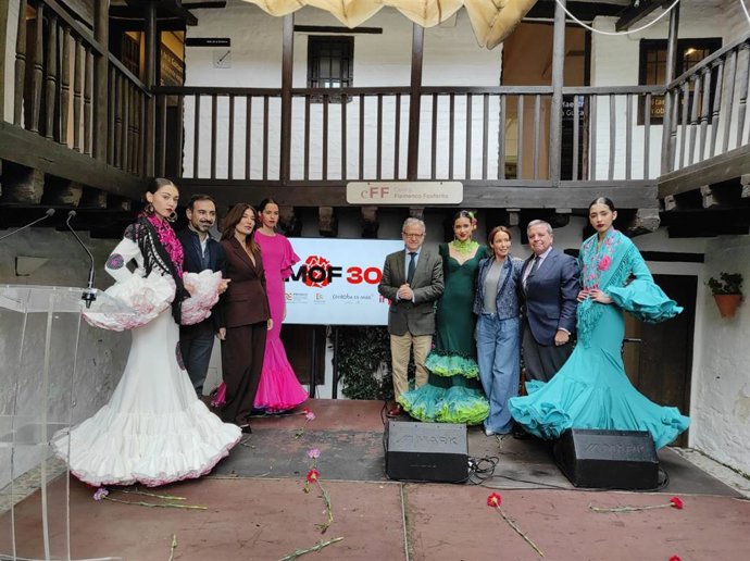 Autoridades en la acción de Simof en Córdoba.