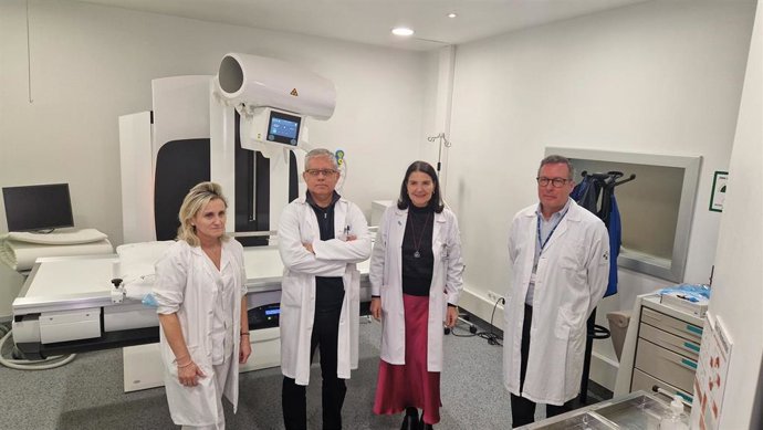 La Coordinadora Del Servicio De Radiología, Carmen Escobar; Ignacio González Iglesias, Director Del Área De Gestión Clínica De Urgencias; Mar Pérez Peña, Jefa Del Servicio De Radiología, Y José Antonio Vecino, Gerente Del Área Sanitaria VII.