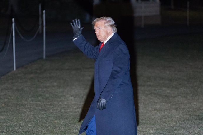 WASHINGTON, D.C., Jan. 28, 2025  -- U.S. President Donald Trump waves at the press upon his return to the White House in Washington, D.C., the United States, Jan. 27, 2025.,Image: 958287115, License: Rights-managed, Restrictions: , Model Release: no, Cred