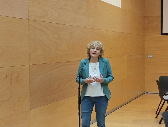 La parlamentaria de EH Bildu, Rebeka Ubera, tras la reunión de la Mesa de Salud