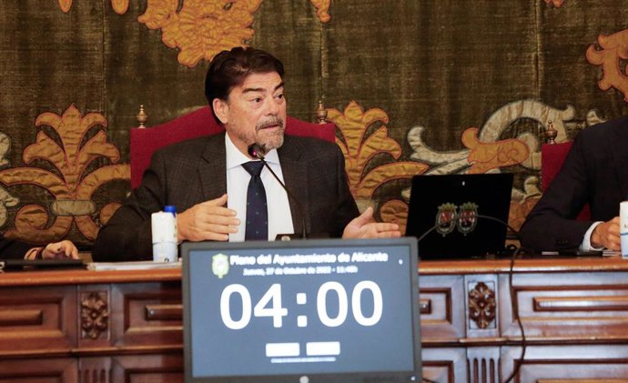 Archivo - El alcalde de Alicante, Luis Barcala, en una imagen de archivo.