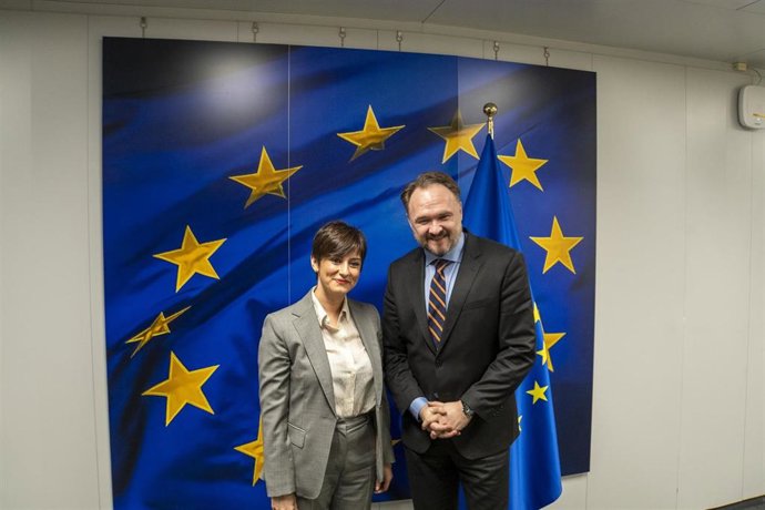 La ministra de Vivienda y Agenda Urbana, Isabel Rodríguez, y el Comisario Europeo de Energía y Vivienda, Dan Jrgensen. 