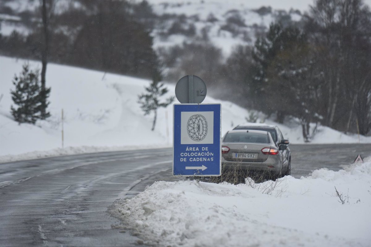 Tráfico, ante los avisos por nieve, pide a los ciudadanos que consulten el estado de las carreteras antes de desplazarse