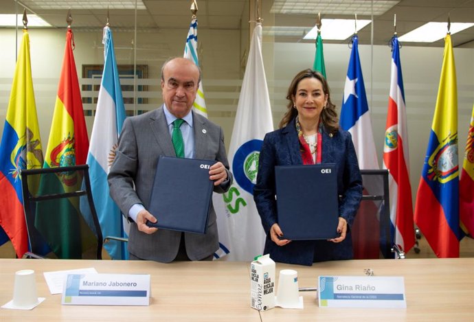 Mariano Jabonero y Gina Magnolia Riaño Barón, esta mañana en la sede de la OEI en Madrid.