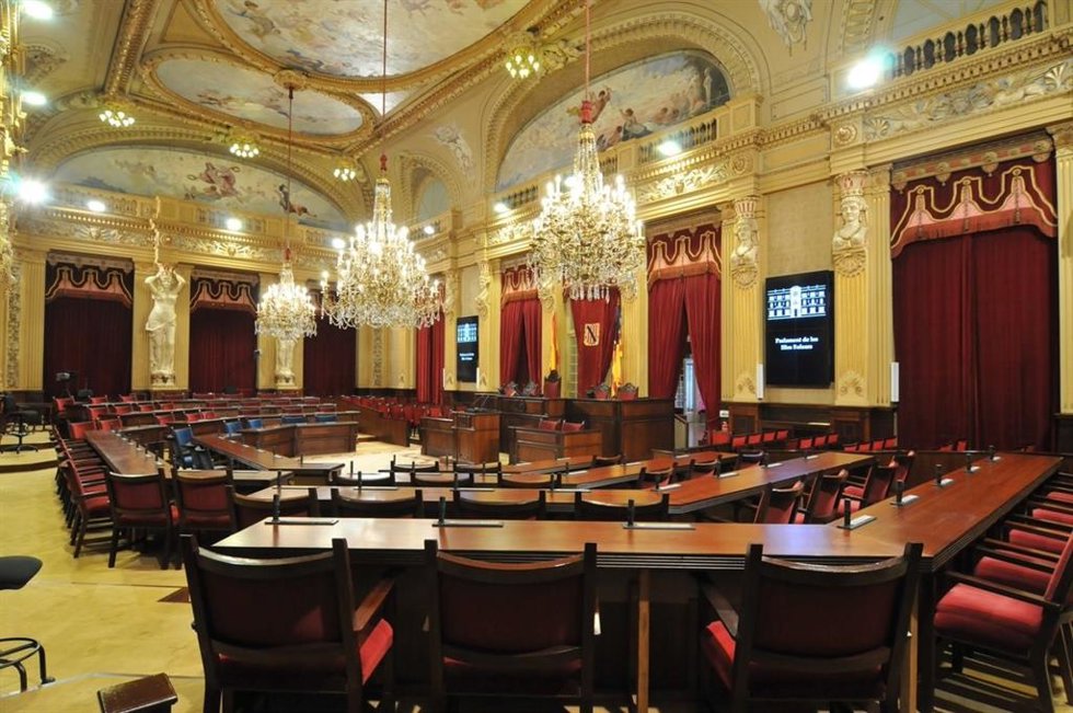 Archivo - Imagen de recurso de la sala de plenos del Parlament.