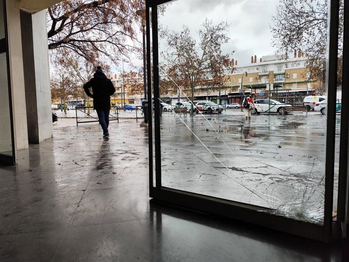 Entrada de la estación de autobuses de Granada remitida por IU