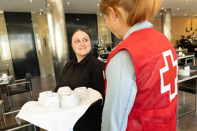 Una voluntaria de Cruz Roja en una acción de inserción laboral.