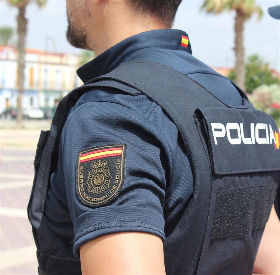 Archivo - Agente de Policía Nacional