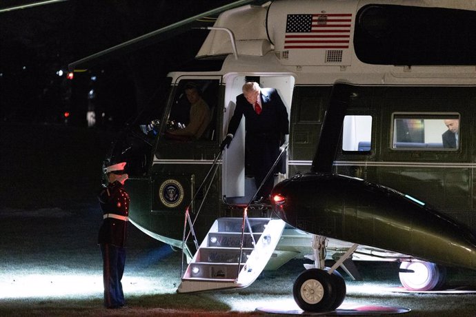 WASHINGTON, D.C., Jan. 28, 2025  -- U.S. President Donald Trump steps off Marine One upon arrival on the South Lawn of the White House in Washington D.C., the United States, Jan. 27, 2025.,Image: 958287101, License: Rights-managed, Restrictions: , Model R