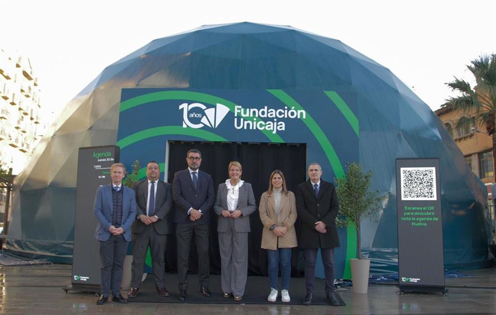 Espacio de la Fundación Unicaja dispuesto en la Plaza 12 de Octubre con motivo de su décimo aniversario.